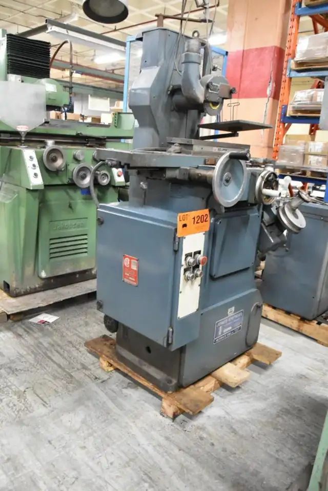 Rectifieuse Jones 540P surface grinder in Other in Drummondville - Image 2
