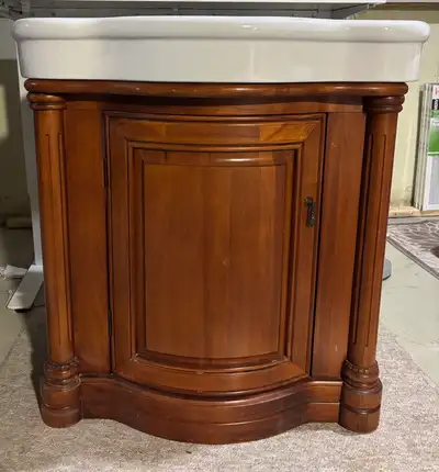 Bathroom vanity and sink/Vanité de salle de bain et évier , View more