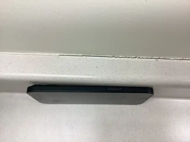 IPHONE 16 8GIG 256GO 6.7INCH WATER DEMAGE WATER DAMAGE in Cell Phones in City of Montréal - Image 5