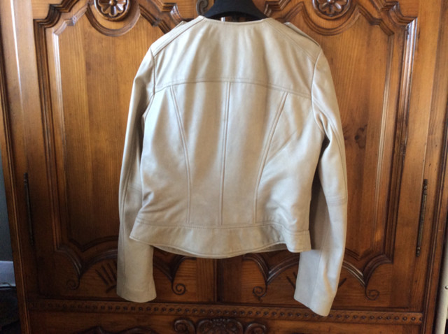Veste en Cuir femmes Women’s Leather Jacket dans Femmes - Hauts et vêtements d'extérieur  à Ville de Montréal - Image 2
