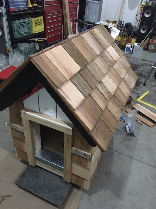 New Cedar Insulated Dog House in Accessories in Lethbridge - Image 3