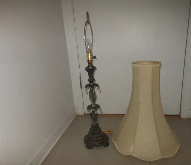 Antique Table Lamps in Indoor Lighting & Fans in City of Montréal - Image 11