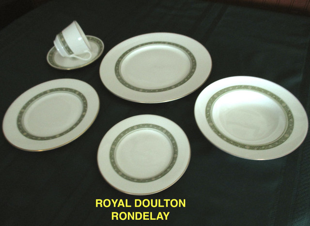 ROYAL DOULTON CHINA - RONDELAY in Arts & Collectibles in Moncton