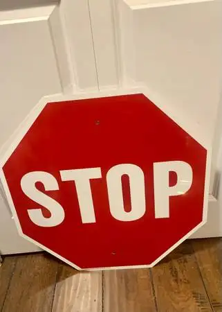Large Metal Stop Sign in Arts & Collectibles in Burnaby/New Westminster - Image 2