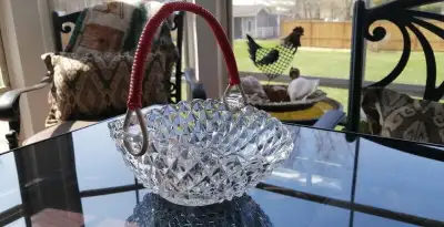 Size without handle: 6.5"x4.5"x3" Smoke free home Now located in Wendover