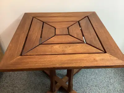 Table en teck carrée 70 cm pour extérieur .Parfait état., View more