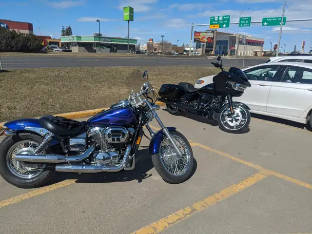 200e Honda Shadow Spirit 750 - 25k km -$3000 in Street, Cruisers & Choppers in Edmonton - Image 4
