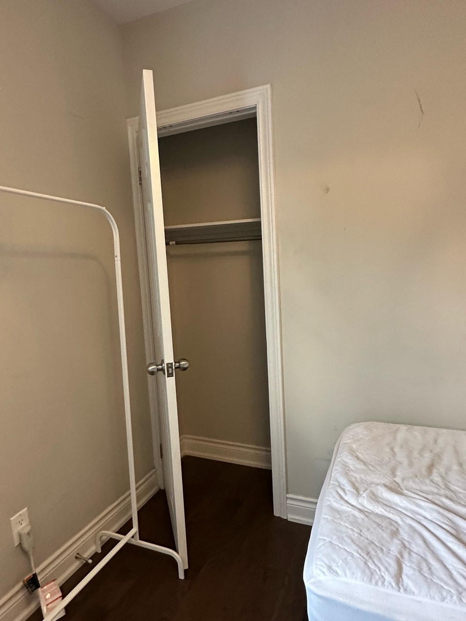 room for rent 4