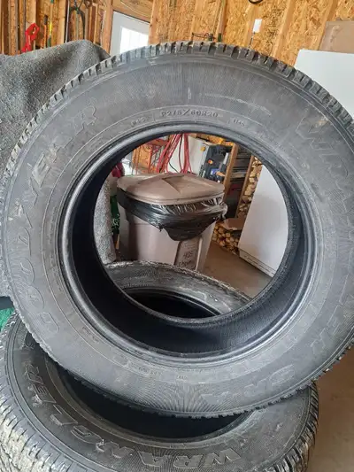 Goodyear mud and snow wrangler tires . P 275 60 20 . No leaks . Just went with a bigger tire . Excel...