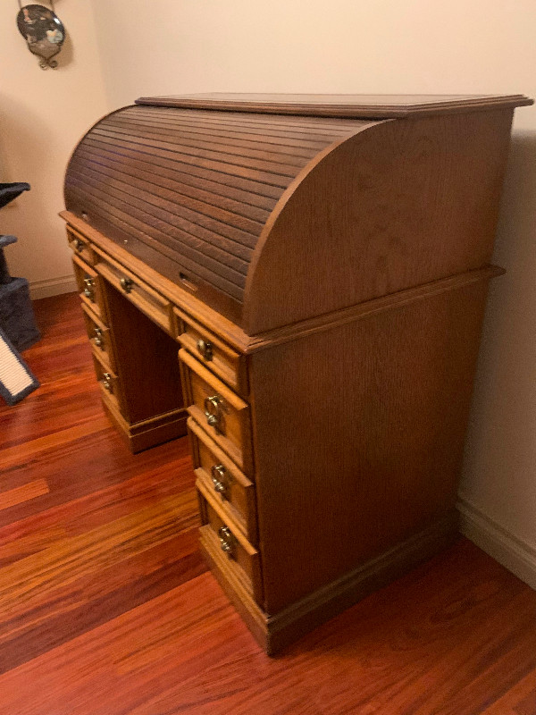 Vintage Sligh Solid Wood Roll Top Desk in Desks in St. Albert - Image 2