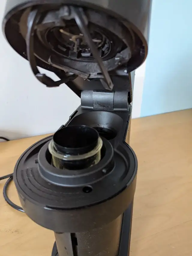 Breville Nespresso Vertuo Next Matte Black Coffee & Espresso Mac in Coffee Makers in City of Toronto - Image 9