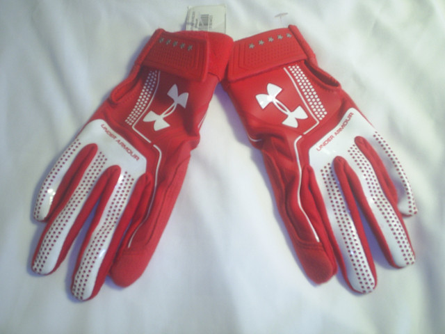 Youth Medium Red & White Batting Gloves in Baseball & Softball in Sarnia