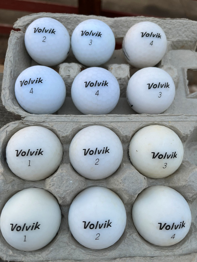 12 pack White Matte Volvik golf balls in Golf in Calgary
