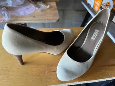 Ladies ECCO Pumps. Size 40 (9). Light beige, View more