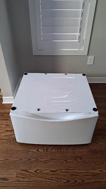 Kenmore Laundry Pedestal with Storage Drawer in Washers & Dryers in Ottawa - Image 3