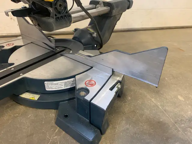 Mastercraft Dual Bevel Sliding Compound Miter Saw in Power Tools in Red Deer - Image 7
