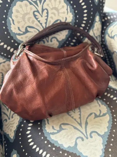 Eddie Bauer brand, hobo style leather bag, lined. Great condition.
