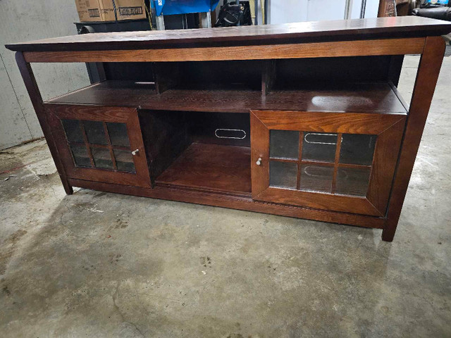Costco tv stand  in TV Tables & Entertainment Units in Vernon - Image 2