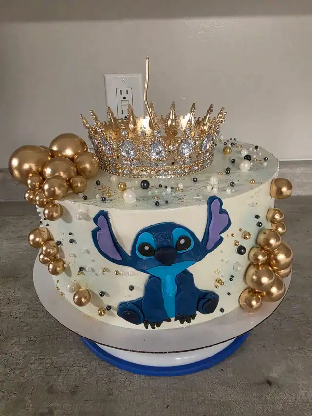 Custom Birthday Cakes577396305979648001