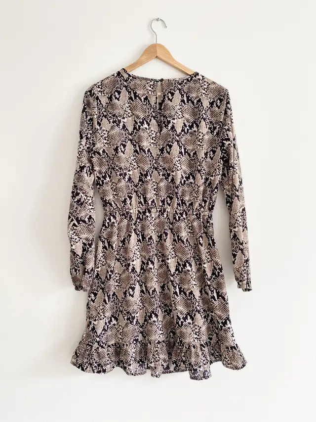Long Sleeve Dress in Women's - Dresses & Skirts in Kitchener / Waterloo - Image 9