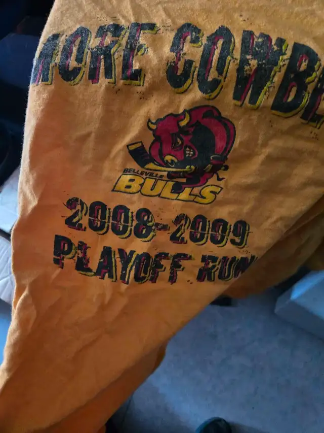 Belleville Bulls 2008-2009 t-shirt  in Men's in Belleville - Image 3