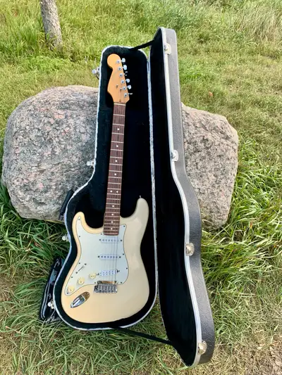 50th Anniversary Year 1995/96 American Fender Strat Left Handed, View more