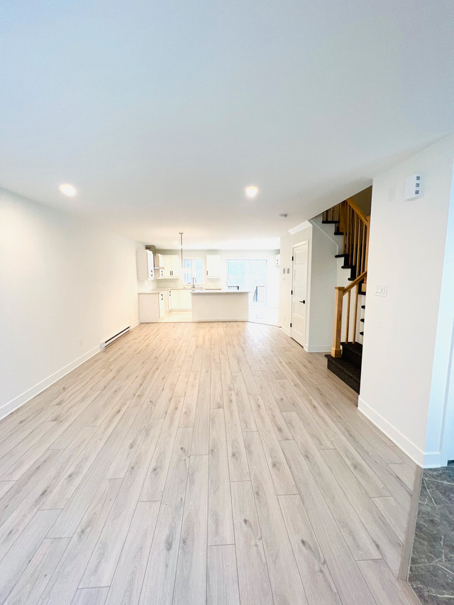 3 bed 2 bath NEW townhome  dans Locations longue durée  à Ouest de l’Île - Image 3