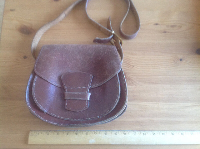 VINTAGE HOMEMADE SOLID LEATHER TOOLED PURSE in Women's - Bags & Wallets in Thunder Bay