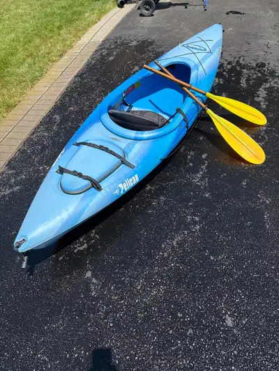 Pelican Esprit Kayak. Comes with 2pc. Paddle