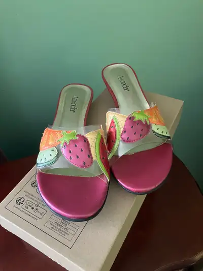 LIKE NEW In Box I only wore these once briefly, they are in clean, like new condition Fuchsia Pink/D...