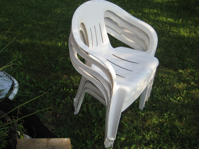 plastic lawn patio chairs in Patio & Garden Furniture in Winnipeg - Image 2