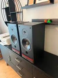 PSB40MK2 speakers