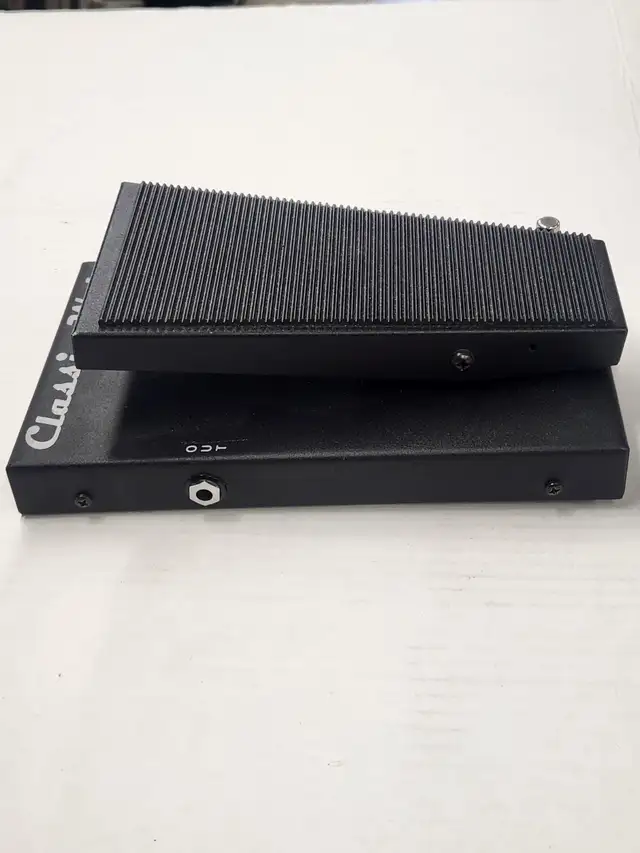 Morley pba-2 classic WAH pedal with 2 patch cords in Amps & Pedals in Windsor Region - Image 7