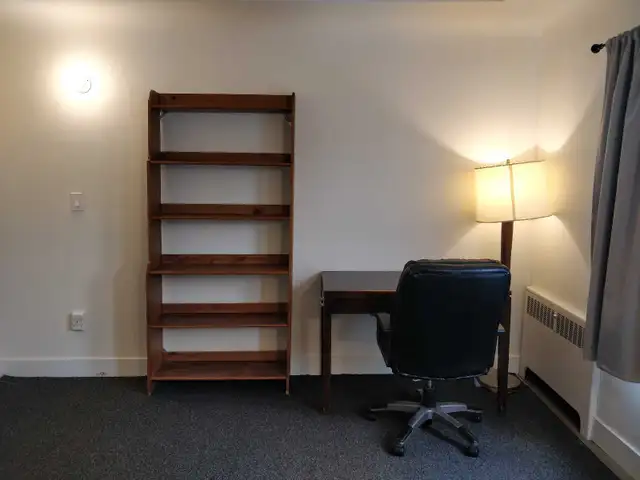 Spacious Private Room Including Utilities, W/D in bldg in Room Rentals & Roommates in Vancouver - Image 3