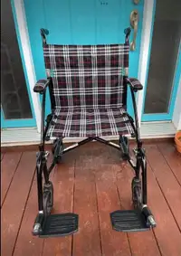 Chaise roulante légère