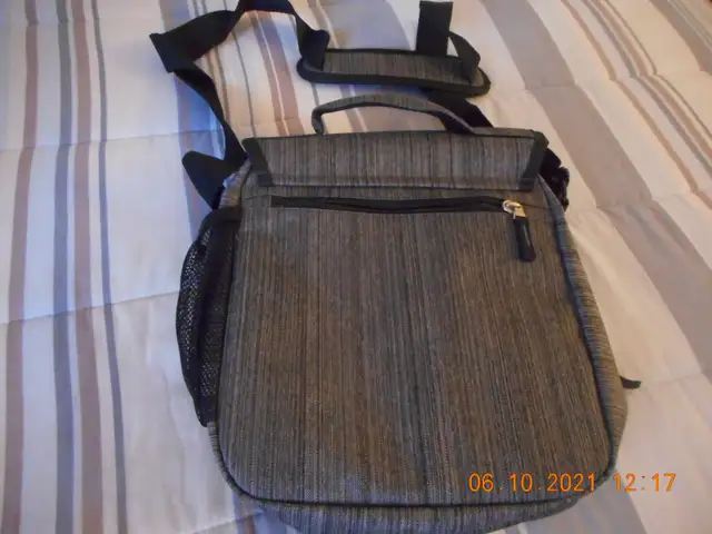 A  VENDRE in Bags & Luggage in Saint-Jean-sur-Richelieu - Image 3