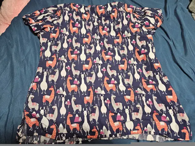 Llama scrub top in Women's - Tops & Outerwear in Calgary - Image 5