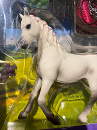 SCHLEICH 41447 Arab mare with Blanket ( white horse)