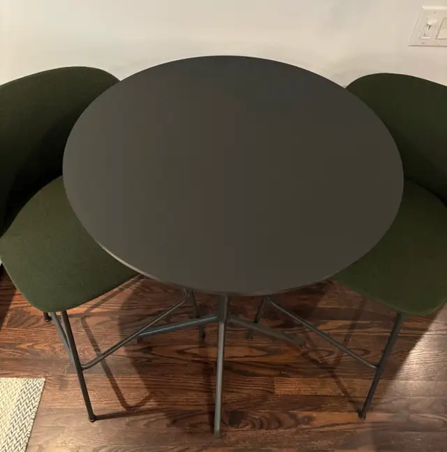 Bar table & stools62864360939394122