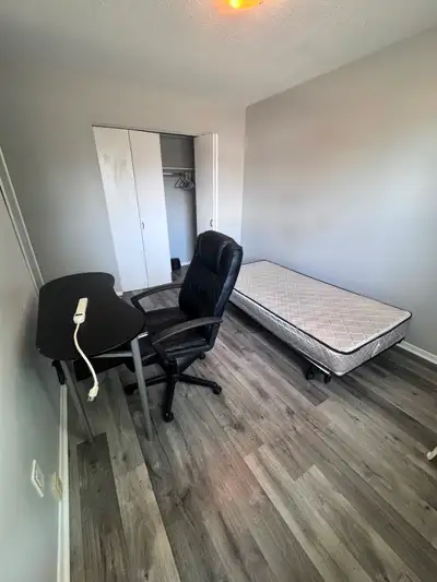 SPACIOUS & AIRY ROOMS FOR RENT - BAYSHORE / IKEA AREA available October 15 -non smoker -all utilitie...
