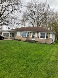 House on the Water for Rent (143 Water Street, Wallaceburg)