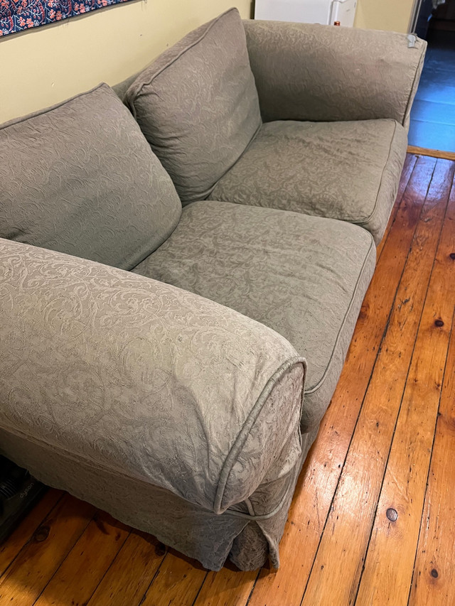 Large comfortable couch in Couches & Futons in Kingston - Image 3