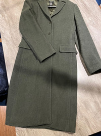 BCBG wool lined lady’s coat size 6 (fits like a size 4)