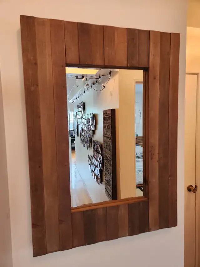 Large Solid Wood Framed Wall Mirror (91 x 71 cm) in Home Décor & Accents in Vancouver - Image 2
