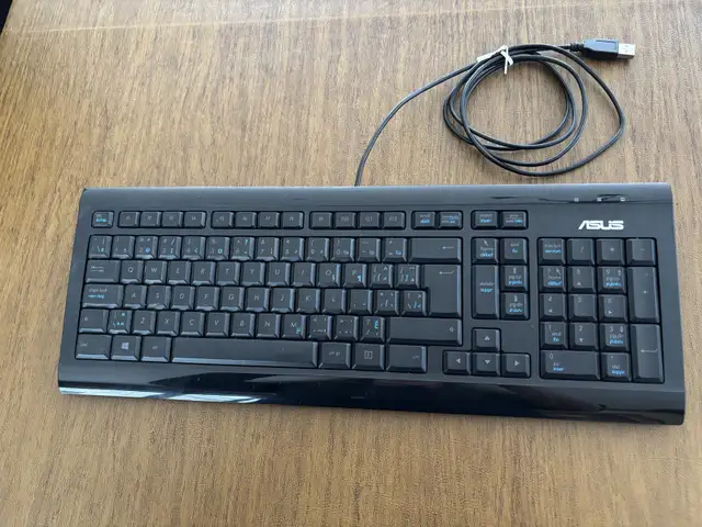 Computer Keyboard in Desktop Computers in City of Montréal - Image 2