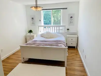 Sunny 2 bdrm condo in Georgetown 8 mths
