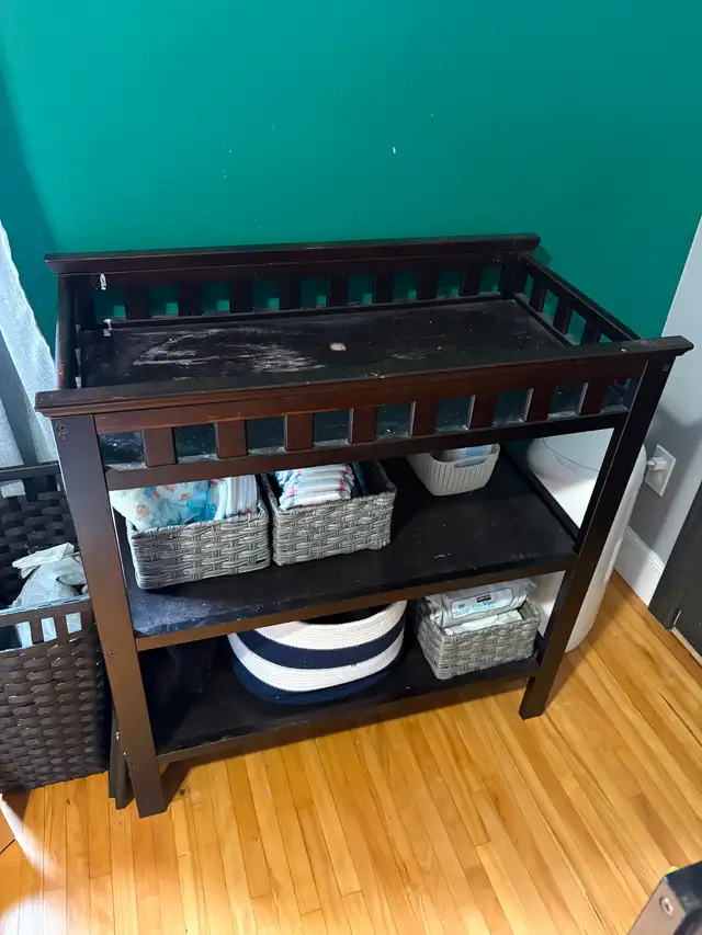Crib & change table in Cribs in Edmonton - Image 4