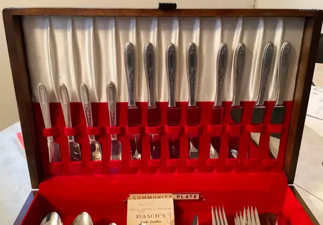 Community Silverplate Flatware Set in Kitchen & Dining Wares in City of Toronto - Image 4