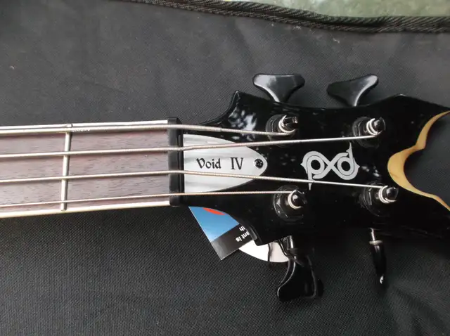 Peavey Void IV bass guitar in Guitars in Sherbrooke - Image 8