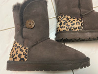 Brand new authentic UGG boots size 5 1/2